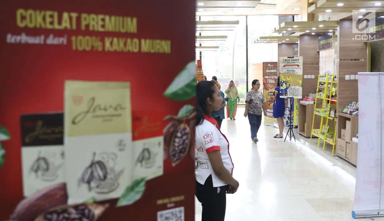 Suasana pameran kakao dan coklat di Kementerian Perindustrian, Jakarta, Selasa (17/9/2019). Kemenprin mengusulkan pengenaan PPN sebesar 0% bagi produsen industri pengolahan kakao guna meningkatkan daya saing produk dalam negeri. (Liputan6.com/Angga Yuniar)