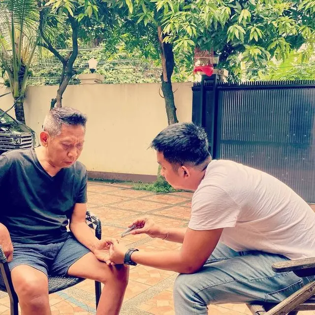 Tukul Arwana Sakit Dijenguk Anak Angkat