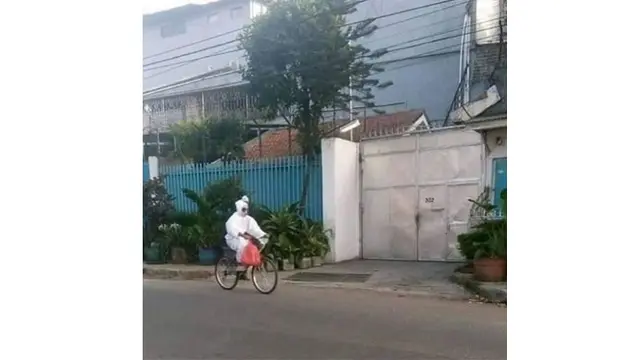 6 Potret Gagal Terlihat Seram di Siang Hari Ini Bikin Ketawa Geli