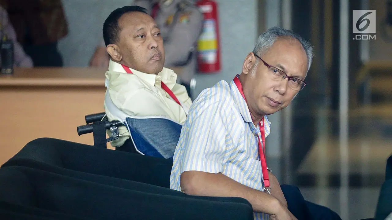 FOTO: Ditetapkan Sebagai Tersangka, Dokter Bimanesh Sutarjo Sambangi KPK