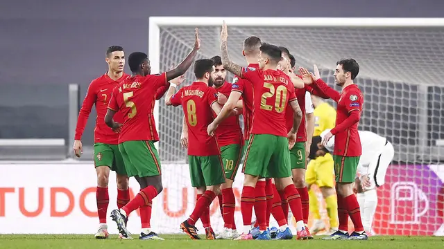 FOTO: Cristiano Ronaldo Tak Mampu Berbuat Banyak, Portugal Menang Berkat Gol Bunuh Diri