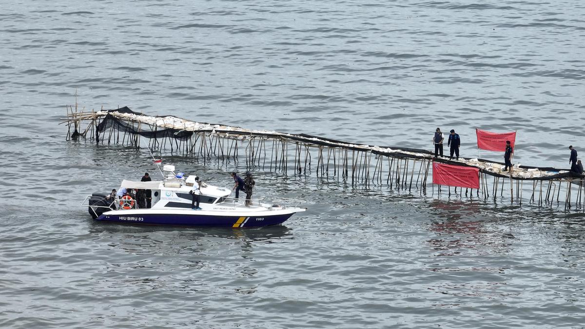 Sanggup Bayar Denda Rp 48 Miliar Buntut Kasus Pagar Laut, Berapa Gaji Kepala Desa?