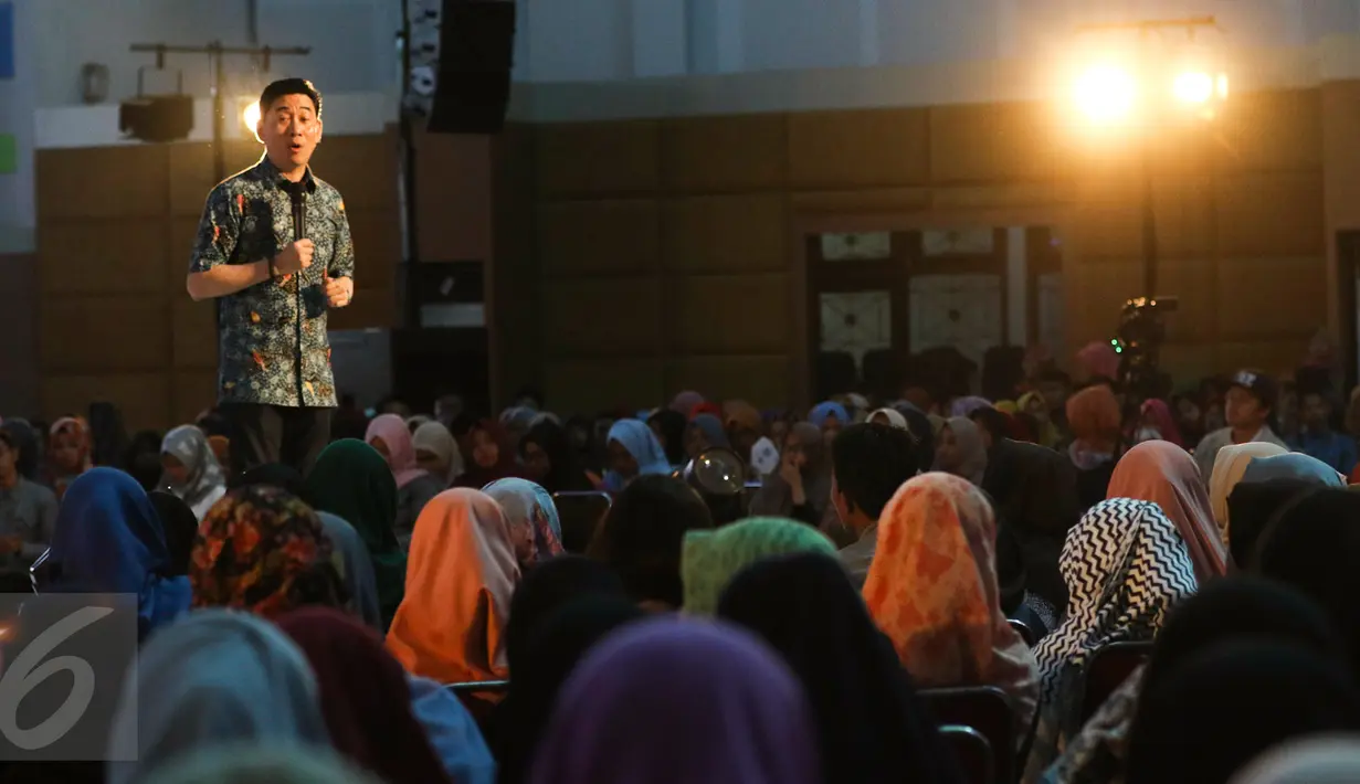Suasana acara CEO Carrer Talk dengan pemateri CEO Microsoft Indonesia, Andreas Diantoro di Kampus Negeri Universitas Semarang, Jawa Tengah, Rabu (5/4). (Liputan6.com/Yoppy Renato)