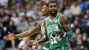 Ekspresi pemain Boston Celtics, Marcus Smart (kiri) dan Kyrie Irving saat melawan Dallas Mavericks pada laga NBA basketball game di American Airlines Center, Dallas, (20/11/2017). Celtics menang 110-102. (AP/Tony Gutierrez)