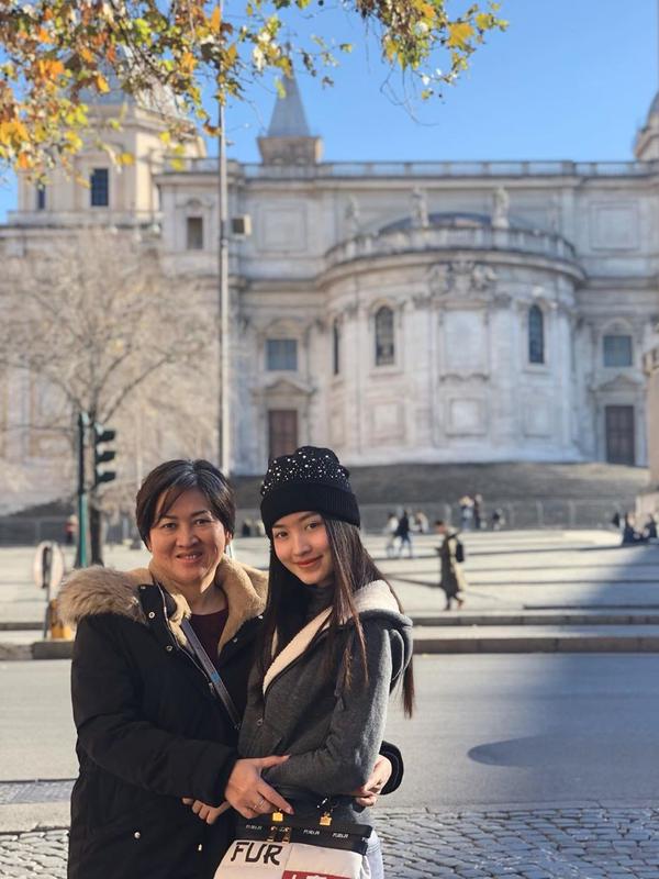 Potret Kedekatan Natasha Wilona dan Sang Ibunda. (Sumber: Instagram.com/natashawilona12)
