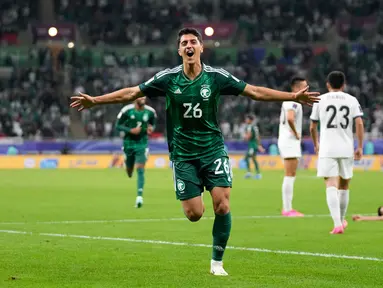 Pemain Arab Saudi Faisal Alghamdi melakukan selebrasi setelah mencetak gol ke gawang Kirgistan pada pertandingan sepak bola Grup F Piala Asia di Stadion Ahmad Bin Ali, Doha, Qatar, Minggu (21/1/2024). (AP Photo/Aijaz Rahi)