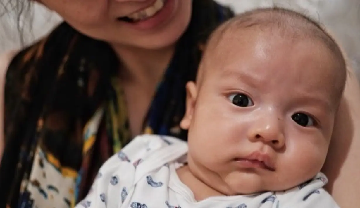 Pada 11 Januari 2018, Donita dan Adi Nugroho dikaruniai anak kedua. Bayi berjenis kelamin laki-laki ini diberi nama Parvaiz Farezell Shaquill Nugroho. (Foto: instagram.com/donitabhubiy)