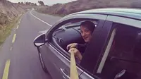 Pria Lebih Suka Selfie di Mobil Dibanding Perempuan