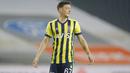 Mesut Ozil - Perjalanan karier pemain Fenerbahce ini tak lepas dari serial Captain Tsubasa. Ozil yang merupakan pecinta berat kartun tersebut bahkan pernah menggunakan Shin Pads bergambarkan karakter Tsubasa Ozora kala membela Timnas Jerman. (AP/Kirsty Wigglesworth)