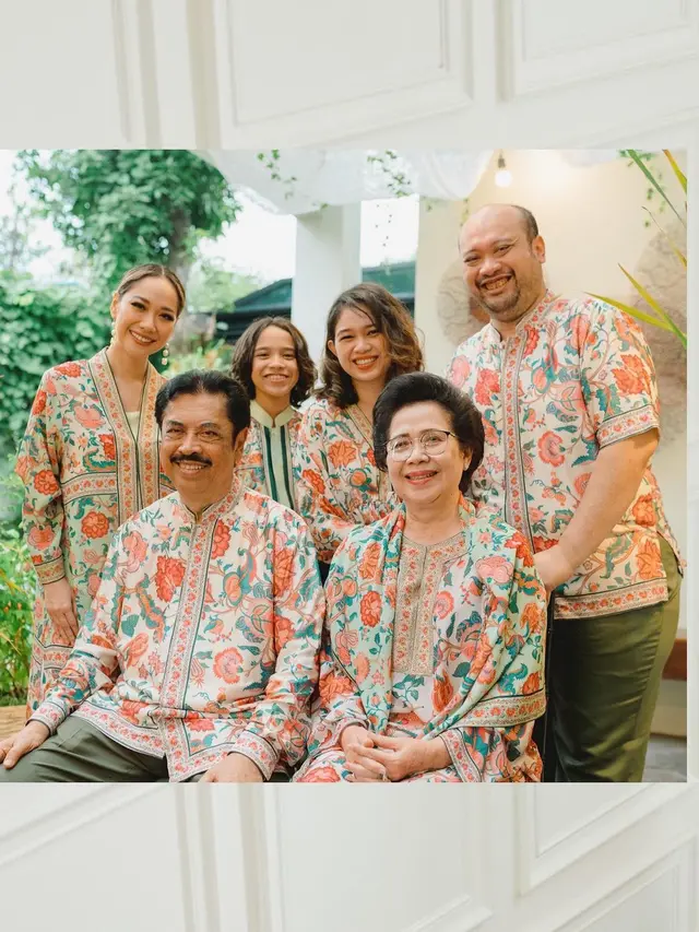 6 Inspirasi Baju Sarimbit Keluarga untuk Lebaran 2024 dari Ayu Ting Ting hingga Tya Ariestya