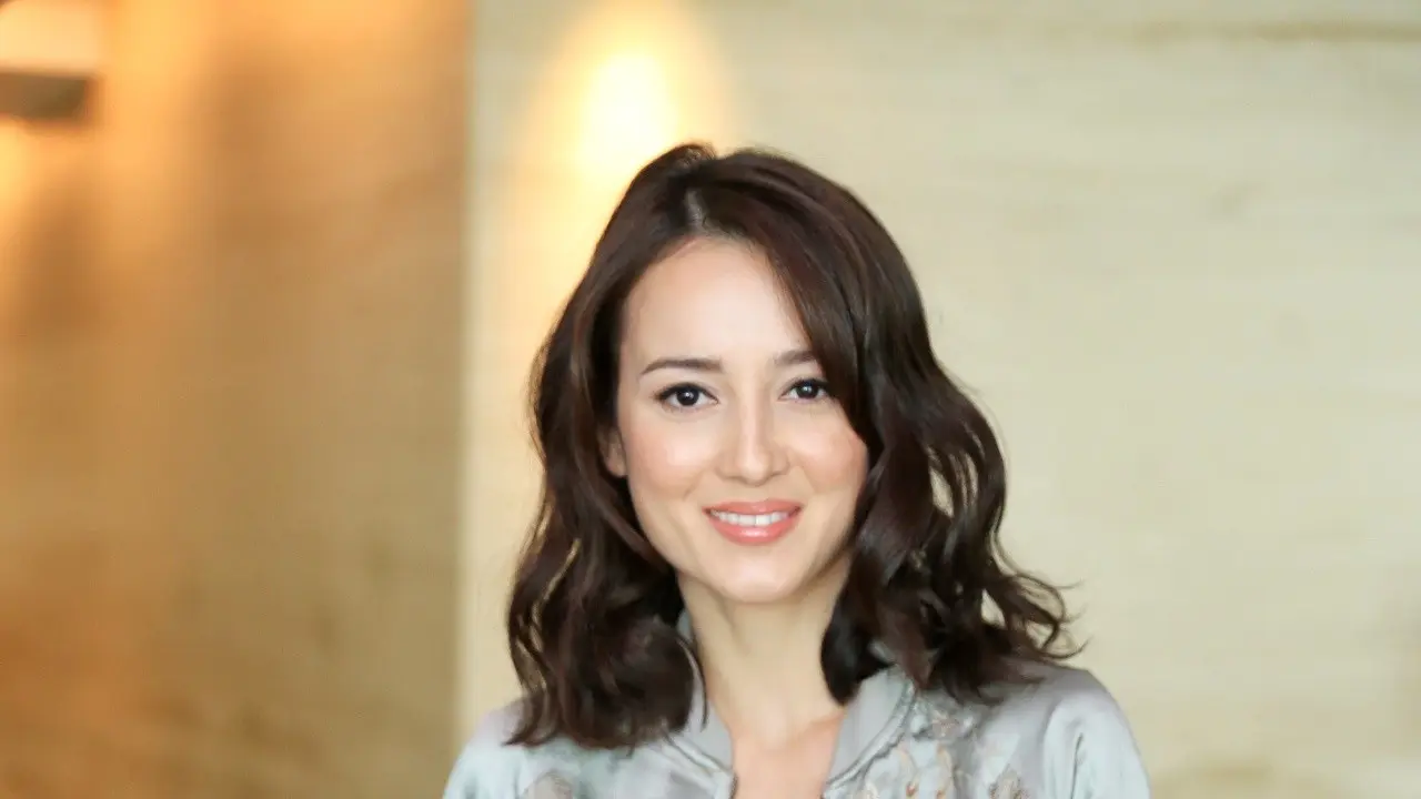 [Bintang] Julie Estelle