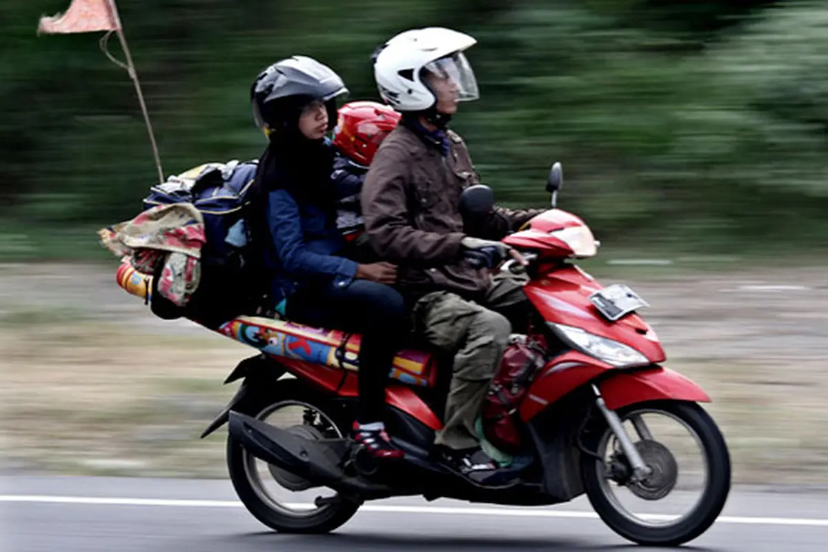 Tips Aman Berkendara Motor