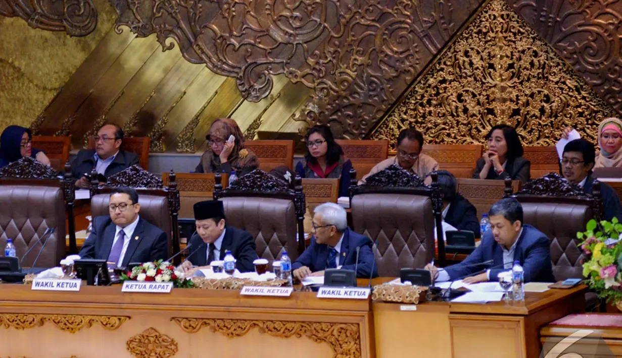 Wakil Ketua DPR Taufik Kurniawan memimpin Rapat Paripurna DPR Kubu Koalisi Merah Putih, Jakarta, Selasa (4/11/2014). (Liputan6.com/Andrian M Tunay)