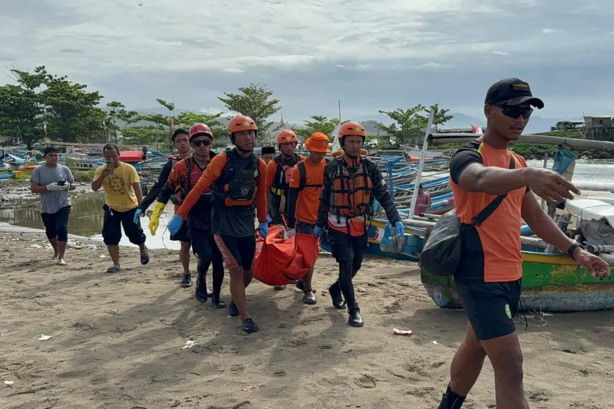 Upaya pencarian besar-besaran yang dilakukan Tim SAR gabungan di Pantai Sunset, Cisolok, Kabupaten Sukabumi, akhirnya membuahkan hasil.