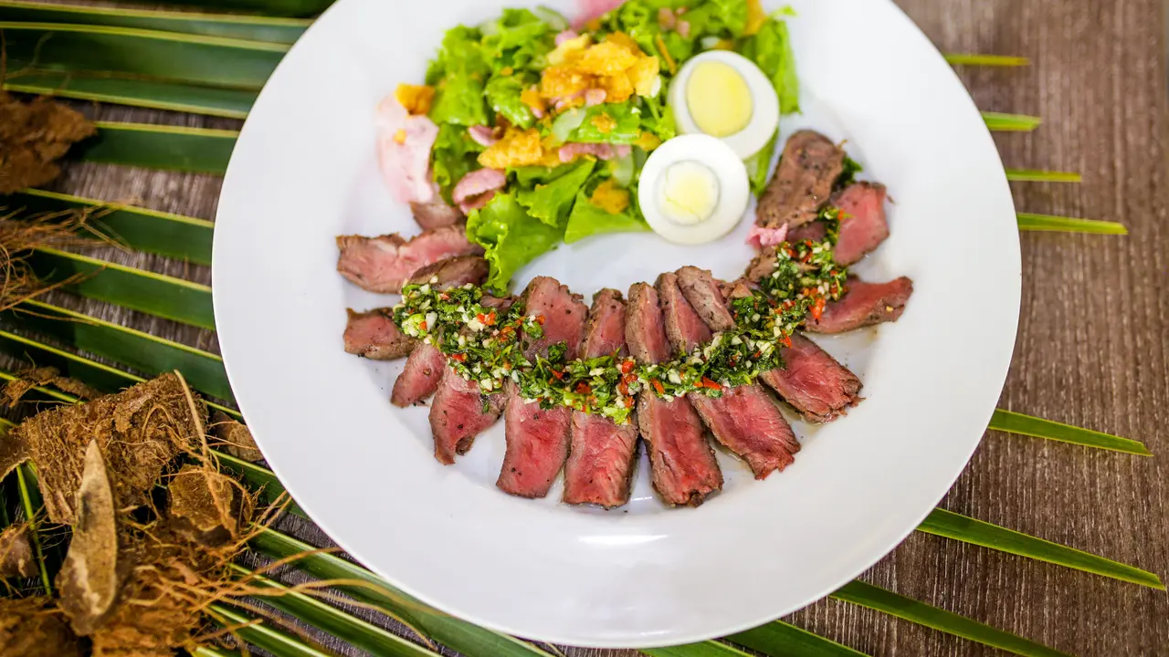 Steak Beraroma Arang Kelapa di Rumah Makan Padang yang Menggoyang Lidah
