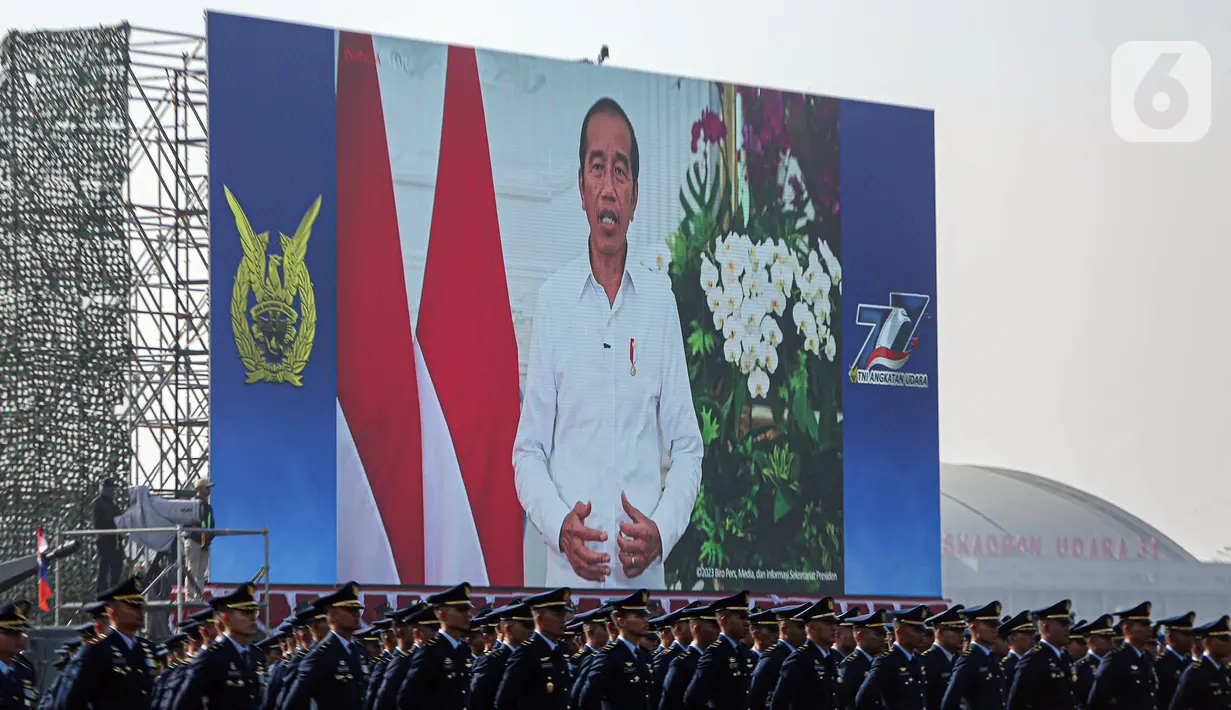 Dalam HUT ke-77 TNI AU, Presiden Joko Widodo atau Jokowi turut menyampaikan ucapan selamat dalam video yang ditayangkan. (Liputan6.com/Faizal Fanani)