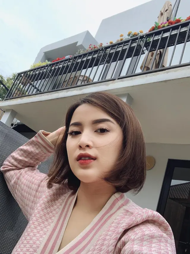 Tampil Makin Menawan, Ini 7 Potret Rosiana Dewi dengan Busana Pink Saat Hamil