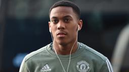 Anthony Martial kemungkinan besar akan meninggalkan Man. United menurut Mirror, Pelatih Jose Mourinho enggan menahan pemain yang ingin pergi dari klub, rumor tersebut menjadi peluang bagi Chelsea untuk mengejar Anthony. (AFP/Oli Scarff)