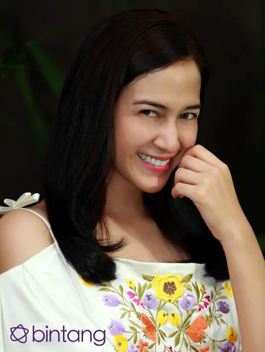 Meski sang calon suaminya sangat mendukung karier keartisan Nina, ia mengaku lebih mengutamakan keluarga. (Deki Prayoga/Bintang.com)