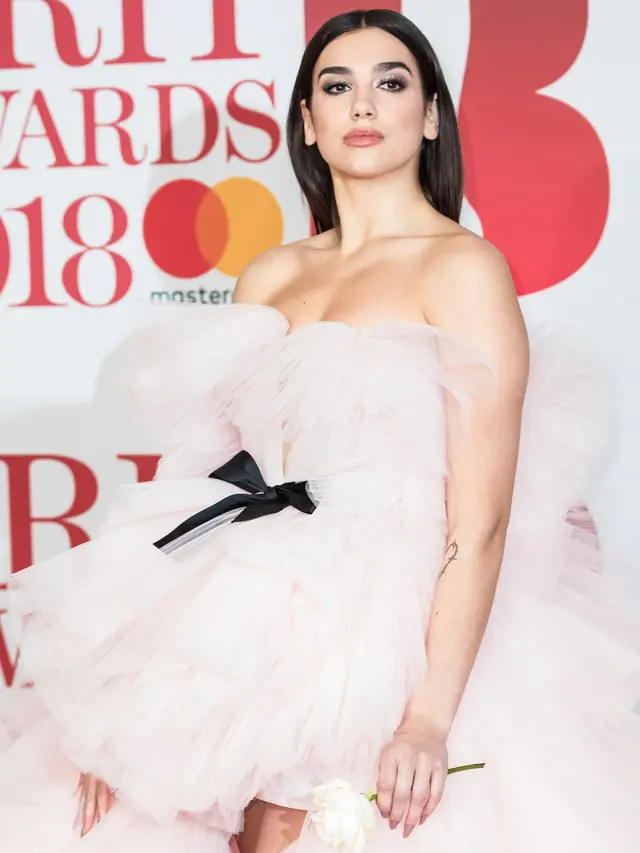 Dua Lipa di BRIT Awards
