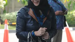 Terpidana Bupati Kutai Kartanegara Rita Widyasari tiba di Gedung KPK, Jakarta, Rabu (3/7/2019). Rita diperiksa sebagai tersangka dugaan tindak pidana pencucian uang (TPPU) senilai Rp 436 miliar terkait pemberian izin perkebunan kelapa sawit. (merdeka.com/Dwi Narwoko)