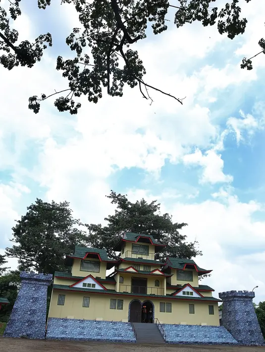 10 rintangan yang harus dilalui adalah Slippery Wall, Star Bowling, Now You See Me, Stepping Stone, Flying Mushroom, Devil Domains, Man Eating Hole, The Grat Hunter, Beach Boys&Girls, Gibraltar, dan bertemu raja di Cart Battle.(Bambang E. Ros/Bintang.com)