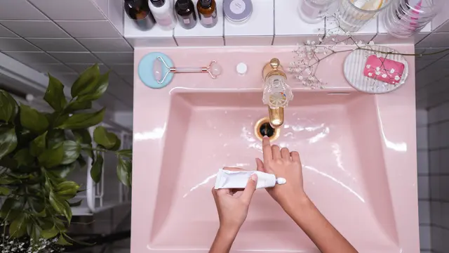 Tips Menyimpan Skincare agar Kandungan Aktifnya Tetap Awet dan Efektif