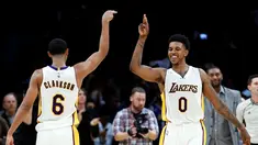 LA Lakers sukses membungkam Phoenix Suns 119-108 di Staples Center, Minggu (6/11/2016) waktu setempat atau Senin (7/11/2016) pagi WIB. (AP Photo/Alex Gallardo)