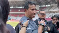 Pelatih Timnas Indonesia U-17 Bima Sakti memastikan pemain diaspora Chow Yun Damanik tak bakal memperkuat tim racikannya di Piala Dunia U-17 2023. (Liputan6.com/Melinda Indrasari)