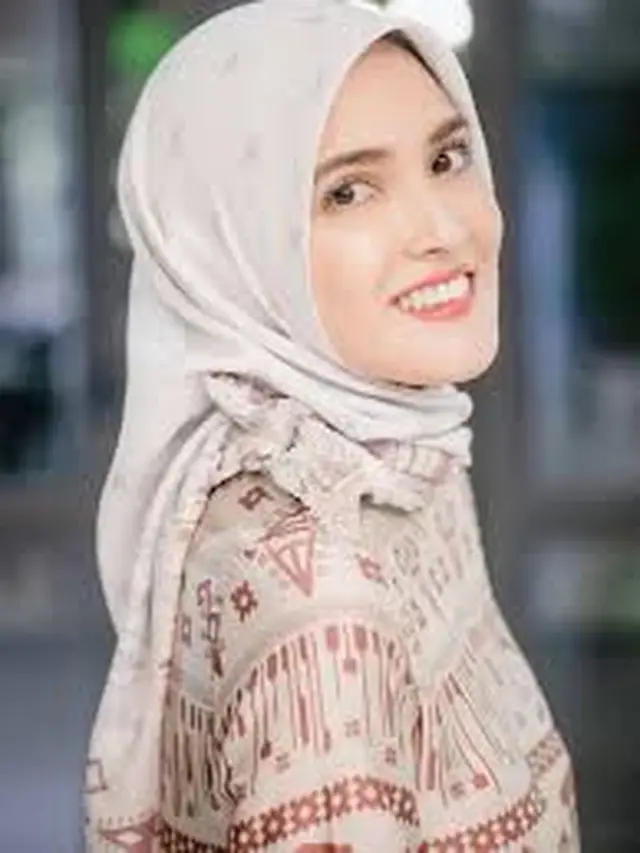 hiiab wajah lonjong