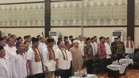 Gubernur dan Wakil Gubernur terpilih DKI Jakarta, Anies Baswedan-Sandiaga Uno, menghadiri acara syukuran yang diselenggarakan PKS. (Liputan6.com/Nanda Perdana Putra)