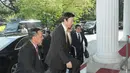 Menlu Yun Byung Se datang sekitar pukul 08.45 WIB didampingi Dubes Korsel untuk Indonesia Cho Taiyoung dengan mengendarai mobil Mercedes Benz, Jakarta, (9/10/14).(Liputan6.com/Herman Zakharia) 