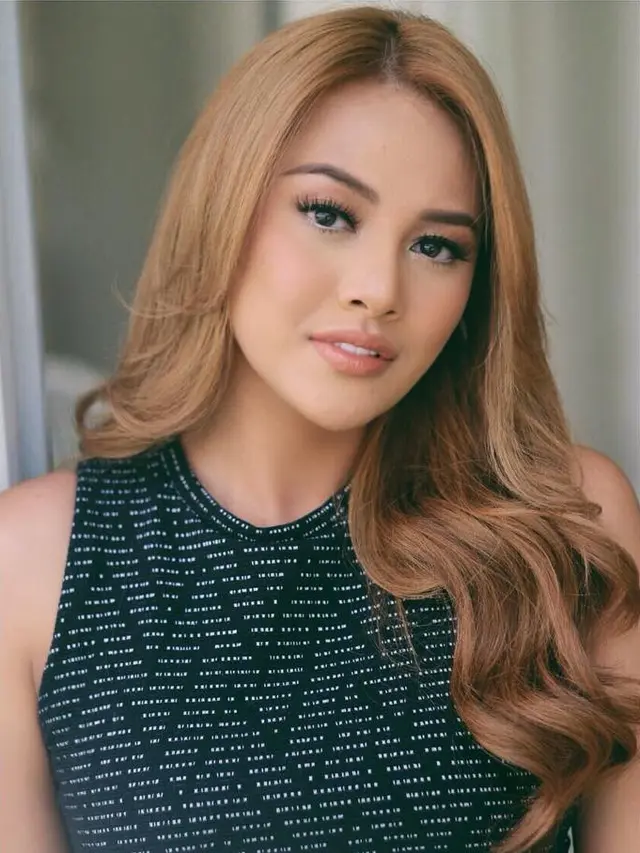 [Bintang] Semakin Dewasa, Ini 8 Foto Aurel Hermansyah dengan Rambut Baru