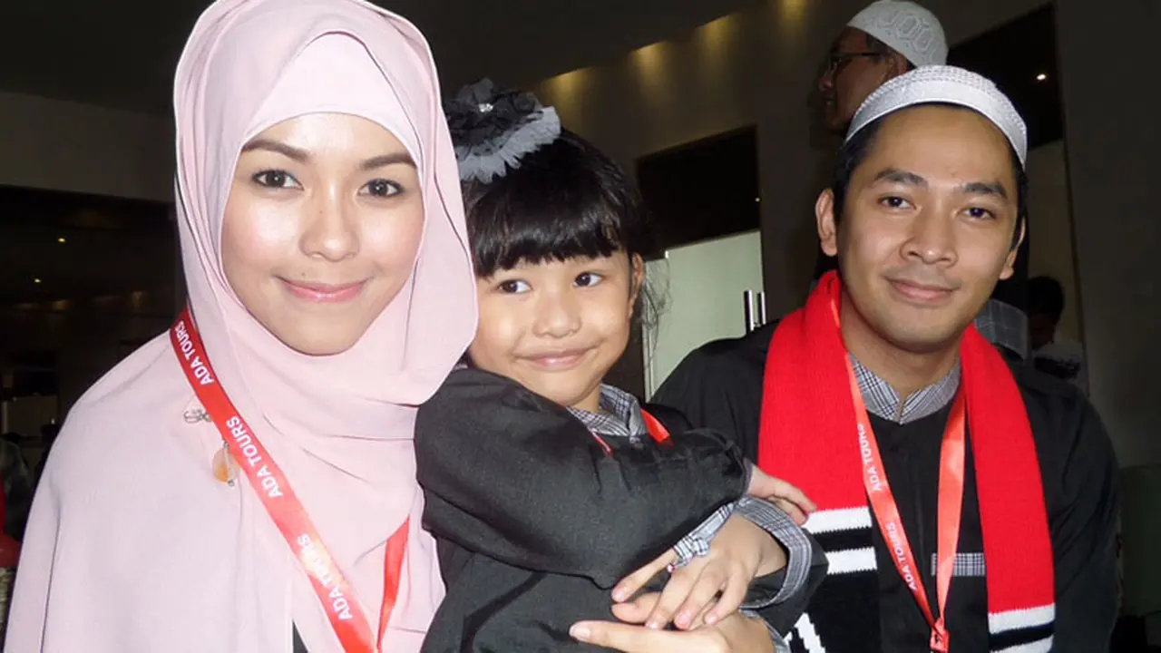 Sebelum Berangkat Umrah, Uki Noah Cari Informasi Tentang Cuaca
