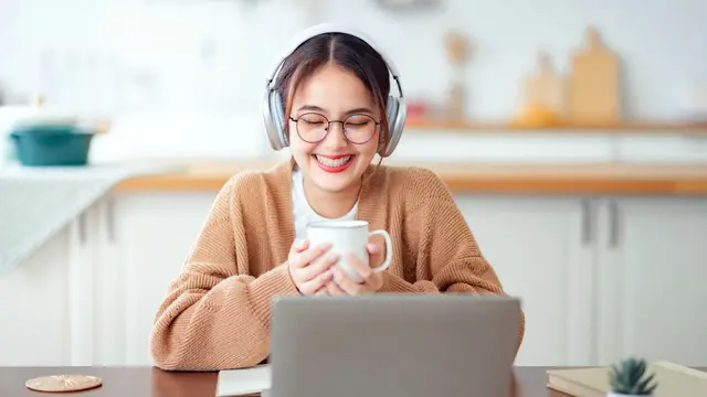 bahagia tersenyum kacamata