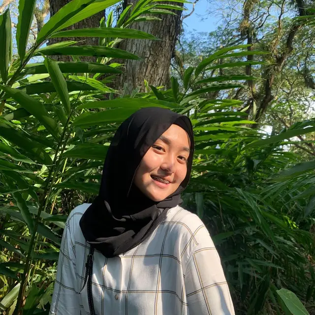 6 Potret Ayumi Putri Sasaki, Pembawa Baki Upacara Penurunan Bendera HUT ke-77 RI
