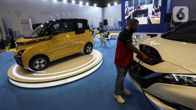 Mengunjungi Pameran Mobil dan Motor Listrik di JIEXPO Kemayoran