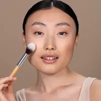 Agar tampilan no foundation terlihat maksimal, langkah pertama yang wajib diperhatikan adalah perawatan kulit. (foto/dok: freepik)