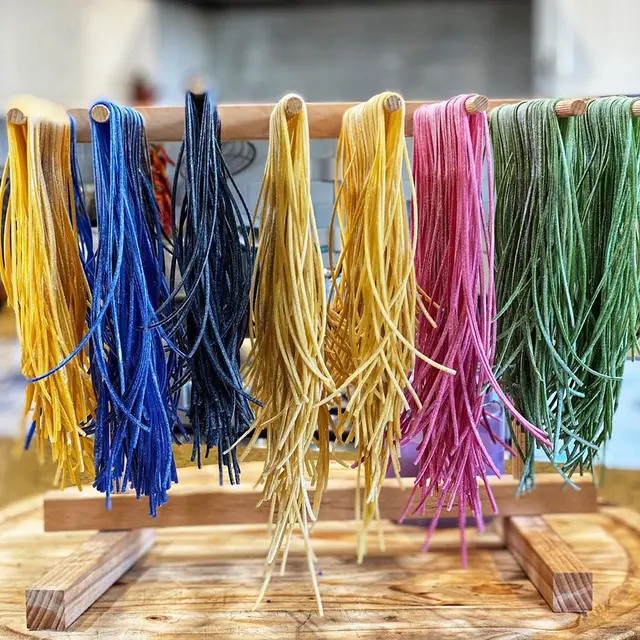 Koki Rumahan Ini Buat Pasta Berwarna yang Unik dan Berbeda, 6 Hasilnya Bak Pelangi