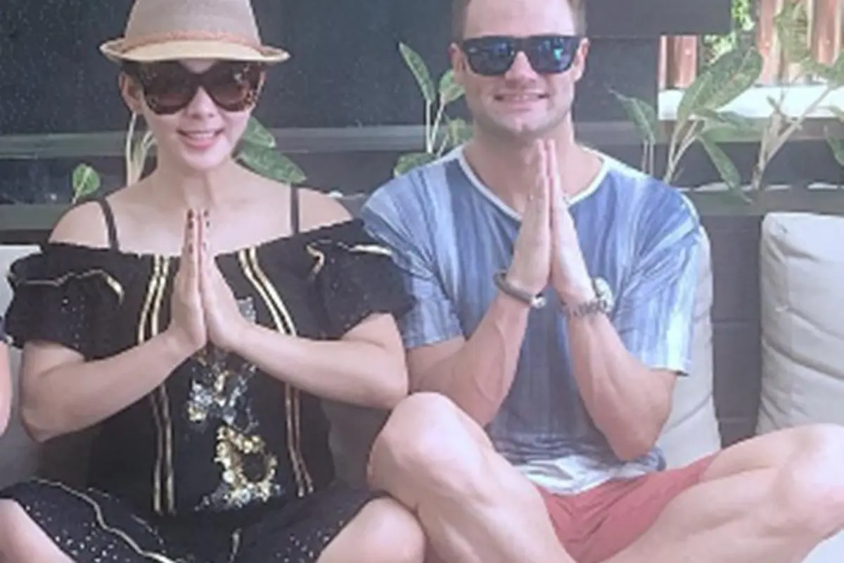 [Bintang] Syahrini dan Dash Berlin