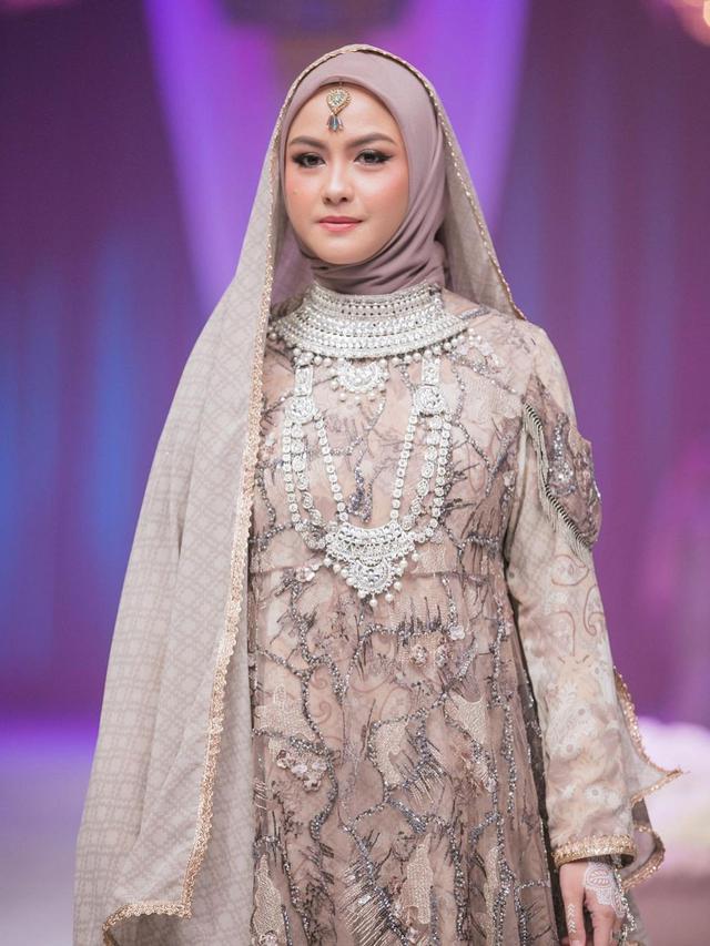 7 Gaya Hijab Revalina S Temat, Inspirasi untuk Idul Fitri