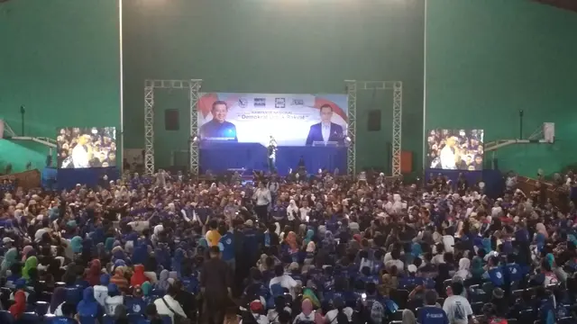 AHY Mohon DoaKesembuhan Ibu Ani Saat Kampanye Nasional di Cirebon