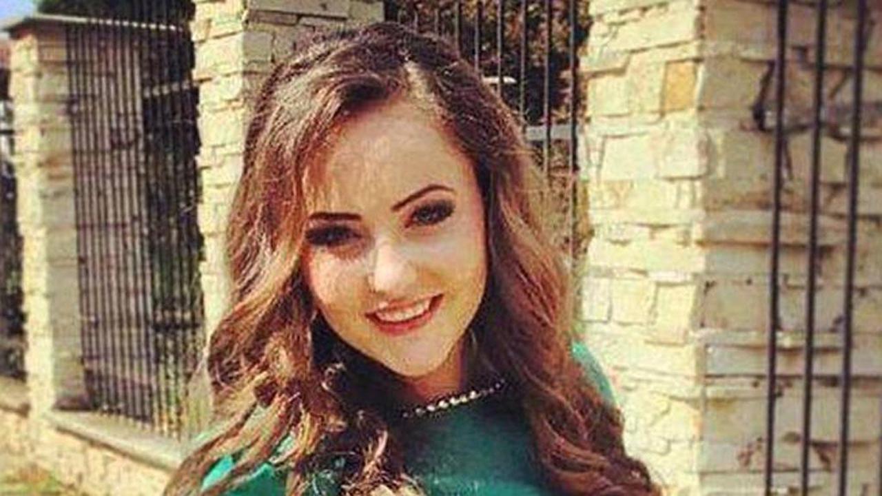 Niat Selfie Keren, Remaja Tewas Tersengat Listrik di Atap KRL