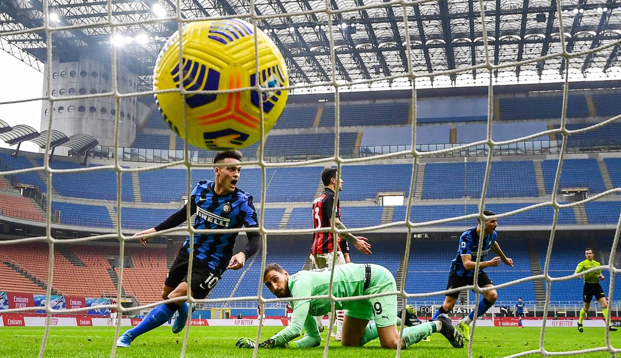 Opta mencatat, sudah tercipta enam gol hasil dari kombinasi apik dari duet Martinez dan Lukaku selama musim 2020/21 ini. (AFP/Miguel Medina)