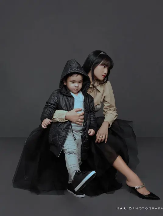 Chemistry antara tante dan keponakan yang begitu kuat pun disebut netizen layaknya ibu dan anak.  [cr:  @mariophotographie].