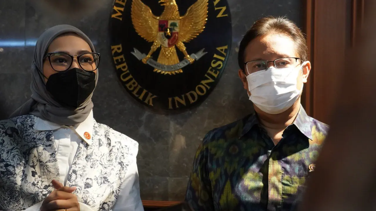 Staf Khusus Presiden RI Bidang Sosial, Angkie Yudhistia dan Menteri Kesehatan Budi Gunadi Sadikin