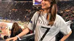 Veronica Martinelli merupakan wags AS Roma yang berparas cantik dan curi perhatian. Istri dari Lorenzo Pellegrini selalu memancarkan aura cantiknya di berbagai momen. Termasuk saat Veronica mendukung sang suami langsung di stadion Olimpico agar Pellegrini kian termotivasi. (Liputan6.com/IG/@veromartinel)