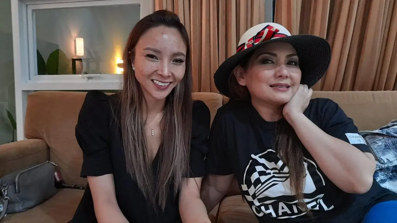 Nia Daniaty Gandeng Rinny Darmawan