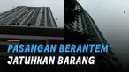 Barang-barang berjatuhan dari atas gedung apartemen. Aksi itu terjadi di Tower 3 Thamrin Residence Tanah Abang, Jakarta Pusat.