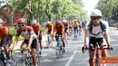 Citizen6, Surabaya: Sebanyak 97 atlet peserta lomba Triatlon antara Komando Utama TNI AL dalam rangka Hardikal ke-66 tahun 2012 yang akan digelar besok, mencoba ooute renang, sepeda dan lari pada, Sabtu (12/5). (Pengirim: Penkobangdikal)